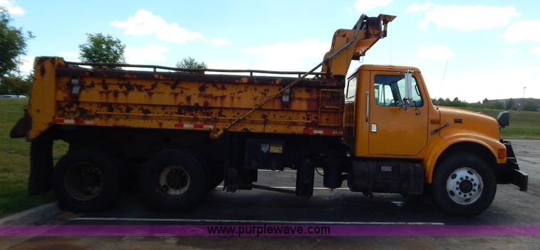 image for item G3483 1999 International 4900 tandem axle dump truck