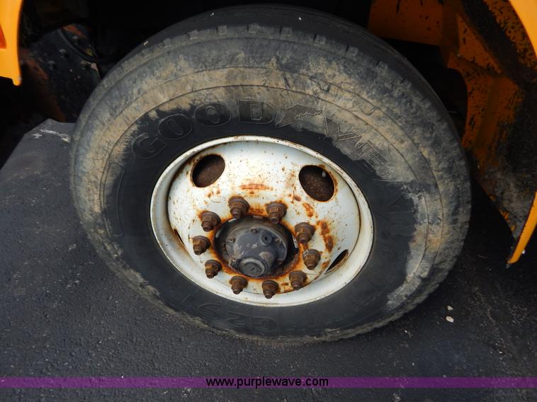 image for item G3483 1999 International 4900 tandem axle dump truck