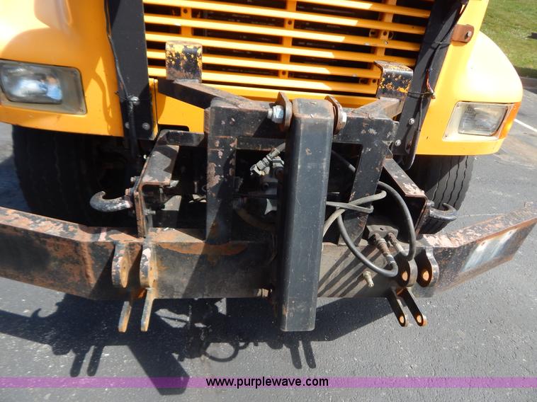 image for item G3483 1999 International 4900 tandem axle dump truck