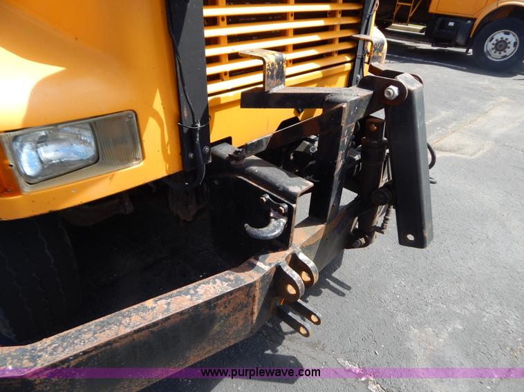 image for item G3483 1999 International 4900 tandem axle dump truck