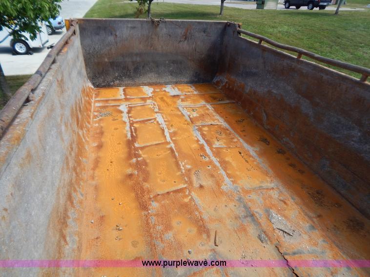 image for item G3483 1999 International 4900 tandem axle dump truck