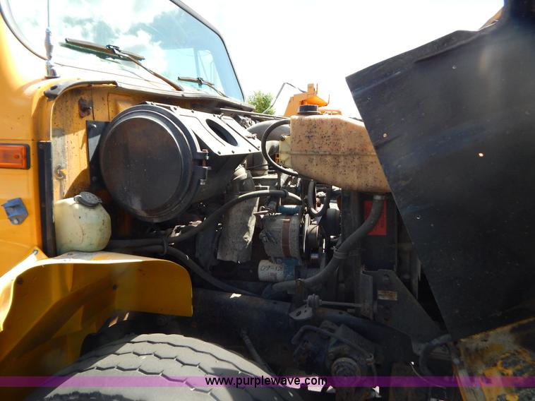 image for item G3483 1999 International 4900 tandem axle dump truck