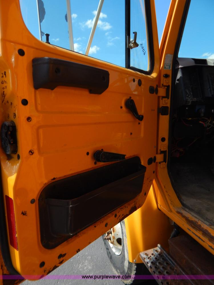 image for item G3483 1999 International 4900 tandem axle dump truck