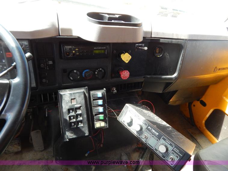 image for item G3483 1999 International 4900 tandem axle dump truck