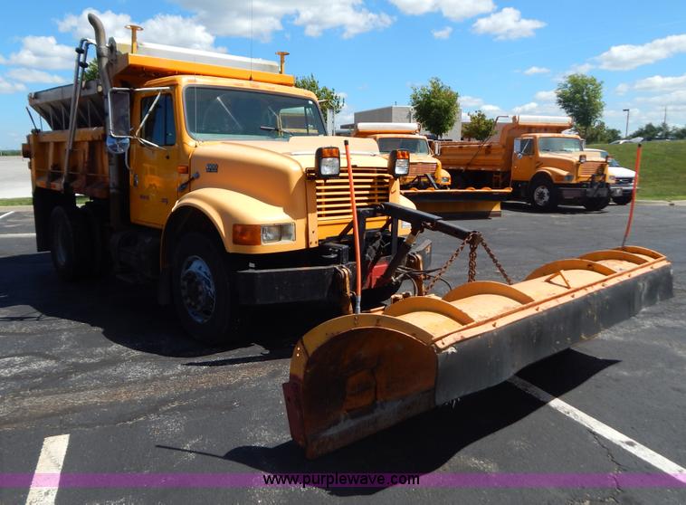 image for item G3484 1997 International 4900 dump truck