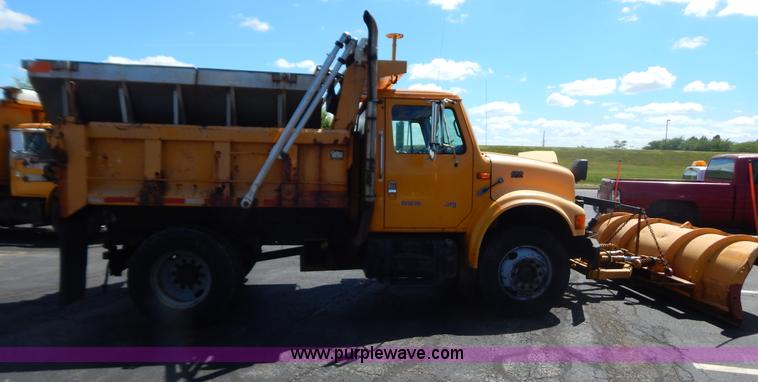 image for item G3484 1997 International 4900 dump truck
