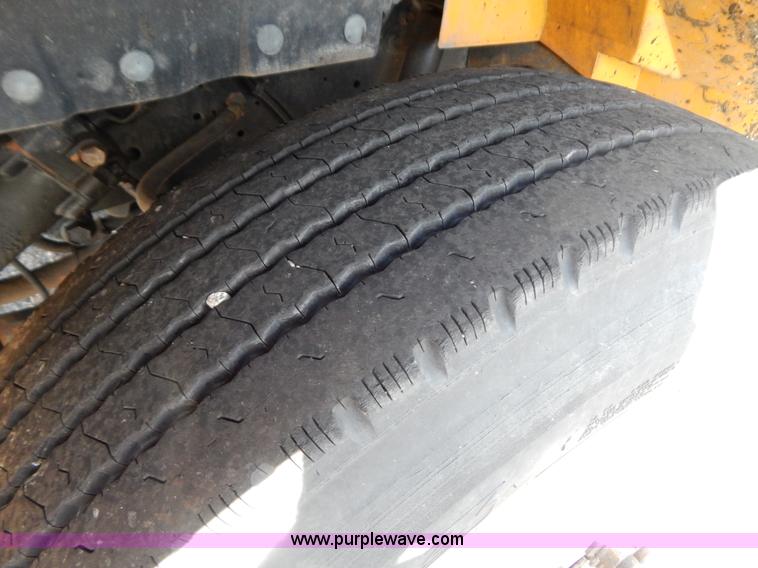 image for item G3484 1997 International 4900 dump truck