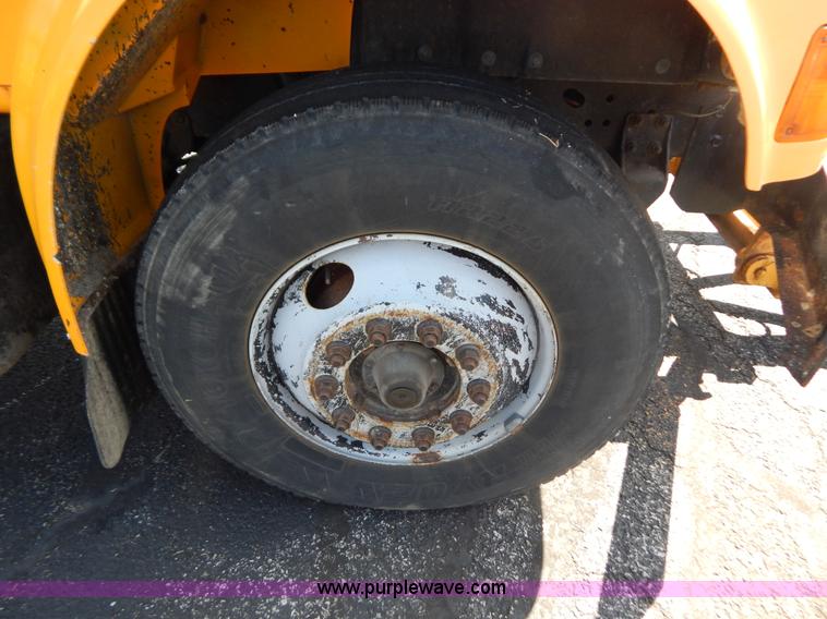 image for item G3484 1997 International 4900 dump truck