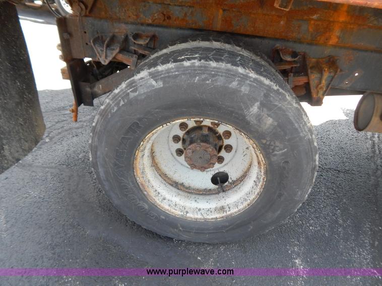 image for item G3484 1997 International 4900 dump truck