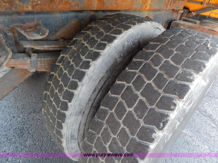 image for item G3484 1997 International 4900 dump truck