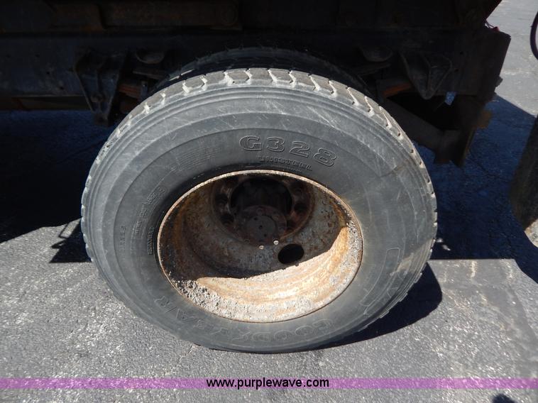 image for item G3484 1997 International 4900 dump truck