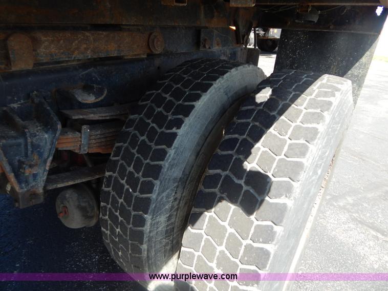 image for item G3484 1997 International 4900 dump truck