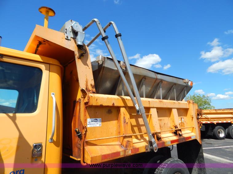 image for item G3484 1997 International 4900 dump truck