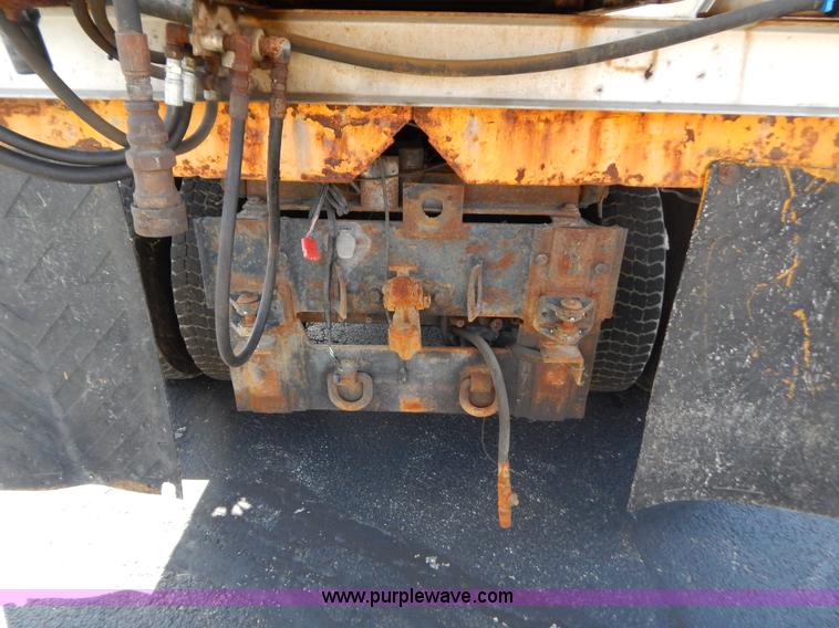 image for item G3484 1997 International 4900 dump truck