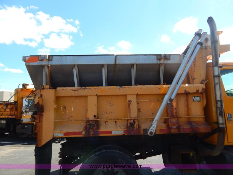 image for item G3484 1997 International 4900 dump truck