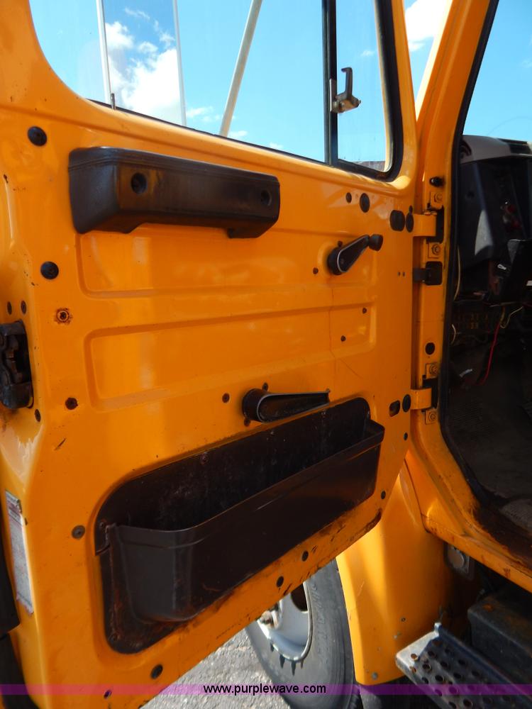 image for item G3484 1997 International 4900 dump truck