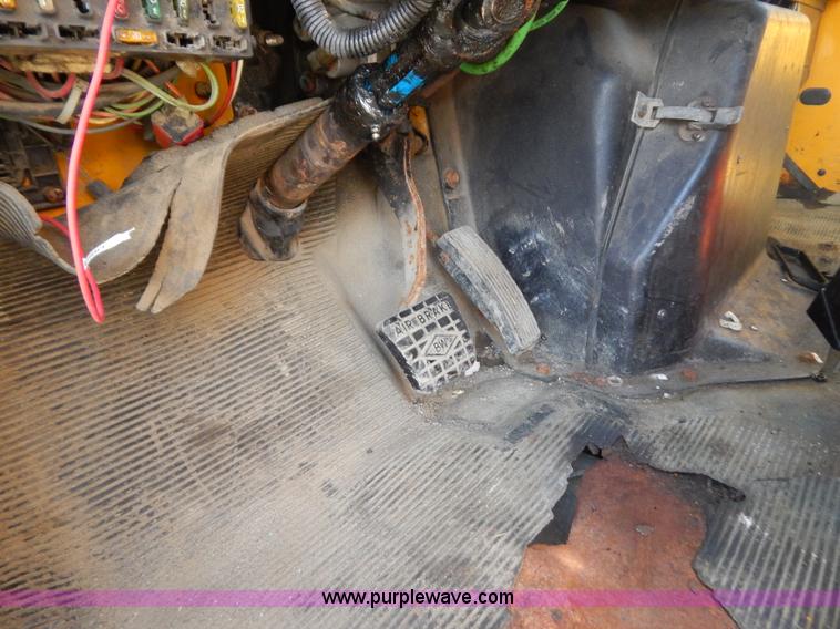 image for item G3484 1997 International 4900 dump truck