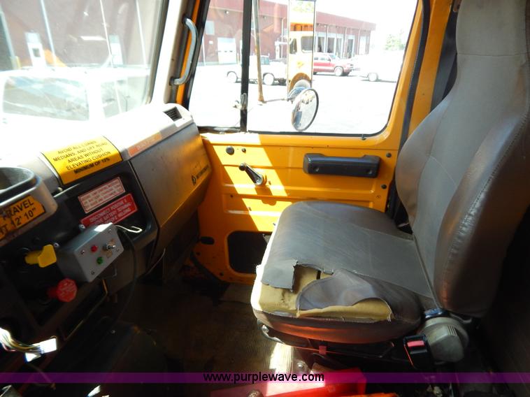 image for item G3484 1997 International 4900 dump truck