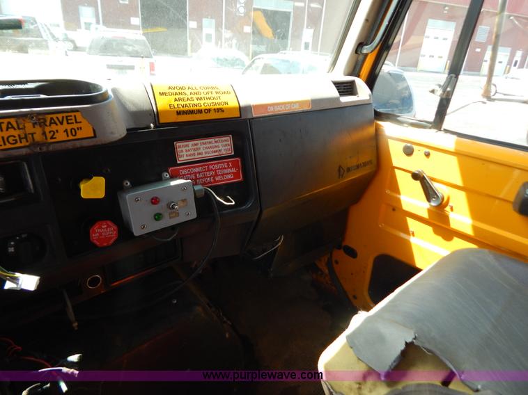 image for item G3484 1997 International 4900 dump truck