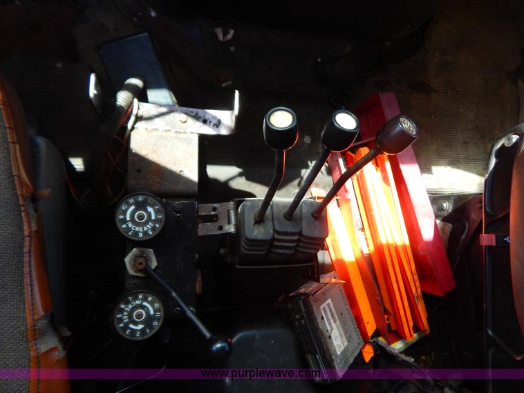 image for item G3484 1997 International 4900 dump truck