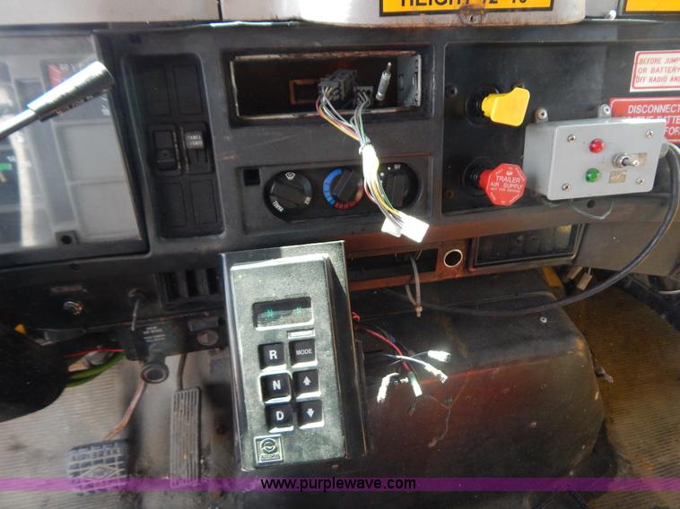 image for item G3484 1997 International 4900 dump truck