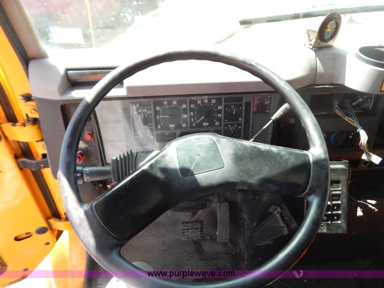 image for item G3484 1997 International 4900 dump truck