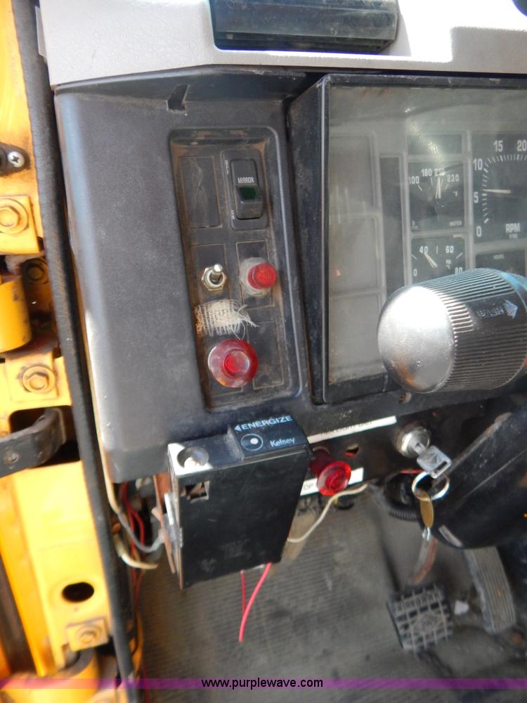 image for item G3484 1997 International 4900 dump truck