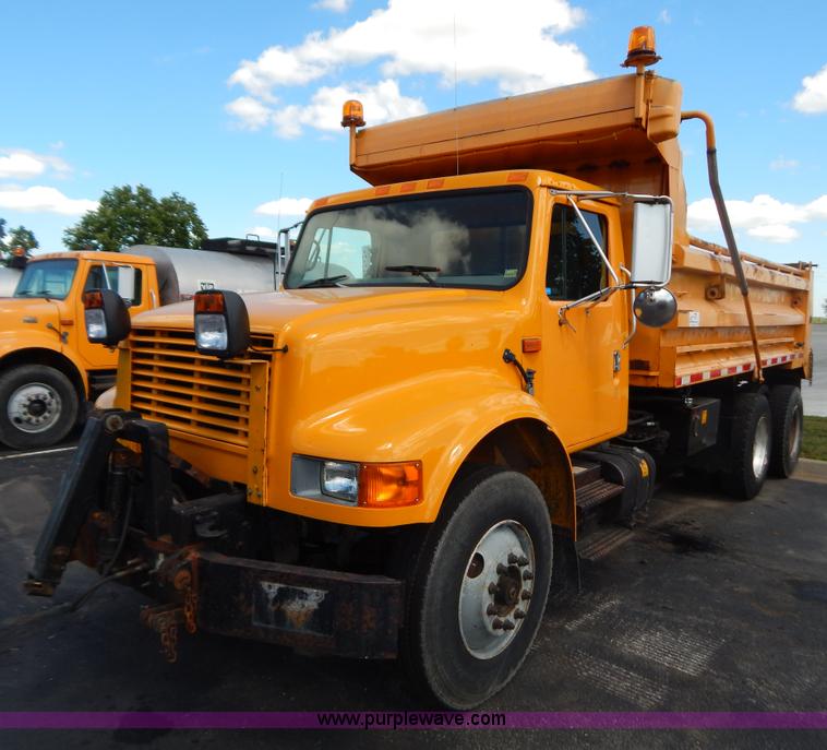 image for item G3485 1998 International 4900 tandem axle dump truck