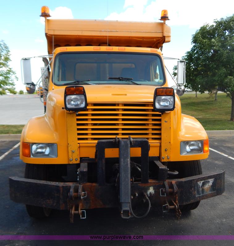 image for item G3485 1998 International 4900 tandem axle dump truck