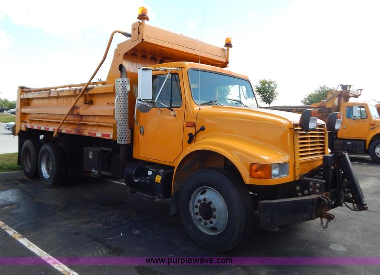 image for item G3485 1998 International 4900 tandem axle dump truck