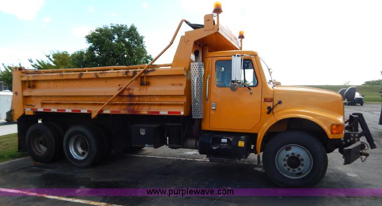 image for item G3485 1998 International 4900 tandem axle dump truck