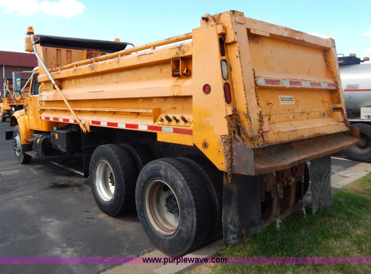 image for item G3485 1998 International 4900 tandem axle dump truck