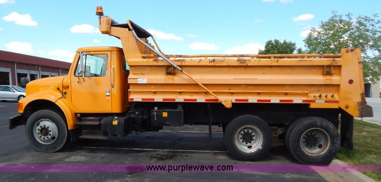 image for item G3485 1998 International 4900 tandem axle dump truck