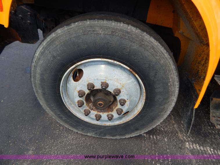 image for item G3485 1998 International 4900 tandem axle dump truck