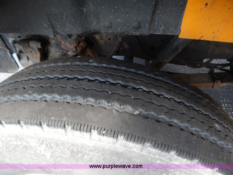 image for item G3485 1998 International 4900 tandem axle dump truck