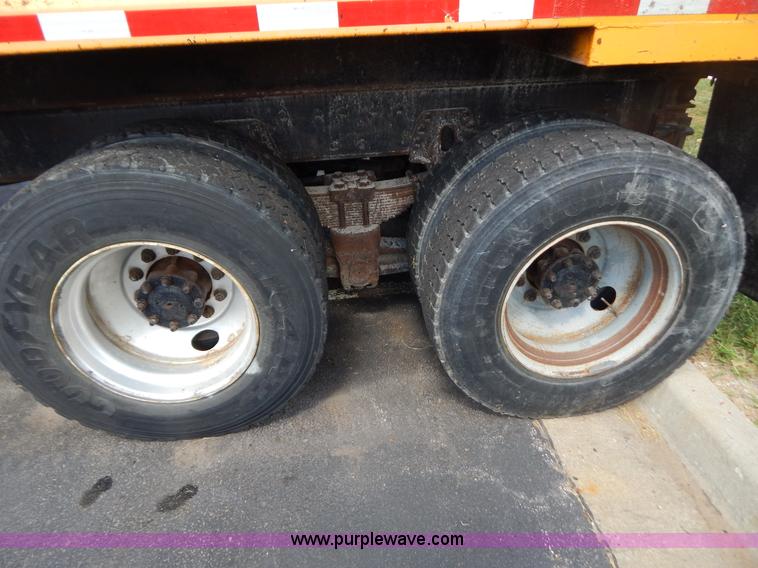 image for item G3485 1998 International 4900 tandem axle dump truck