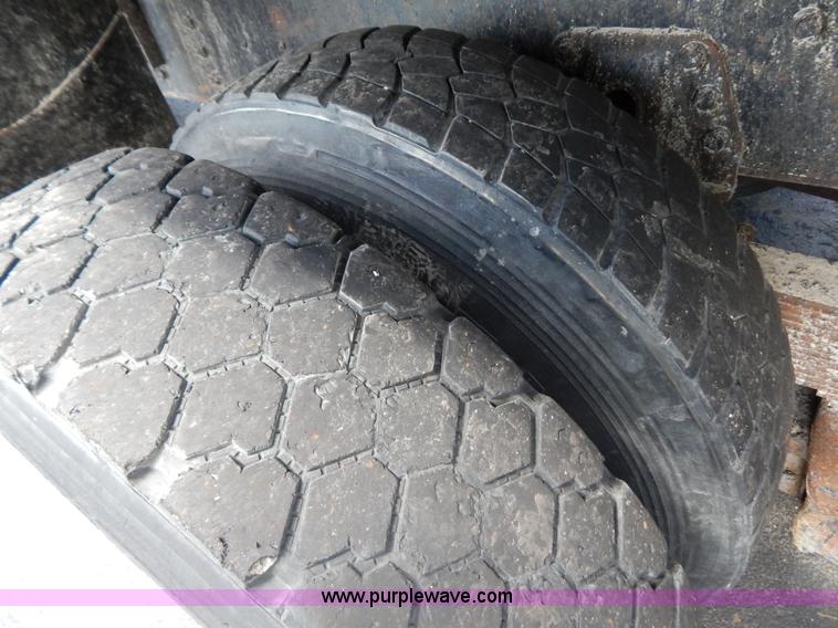 image for item G3485 1998 International 4900 tandem axle dump truck