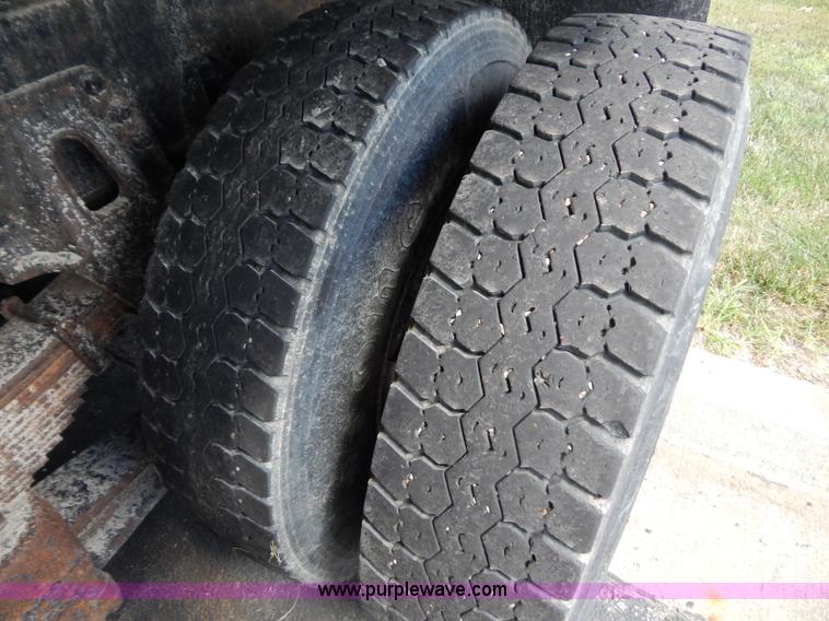 image for item G3485 1998 International 4900 tandem axle dump truck