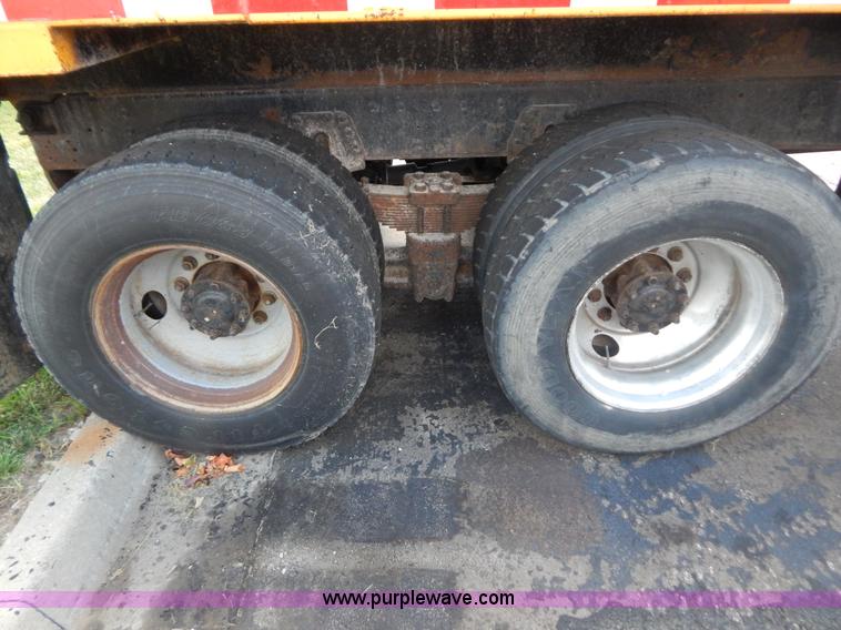 image for item G3485 1998 International 4900 tandem axle dump truck