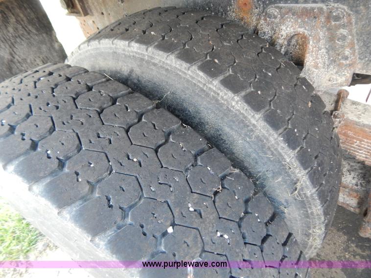 image for item G3485 1998 International 4900 tandem axle dump truck