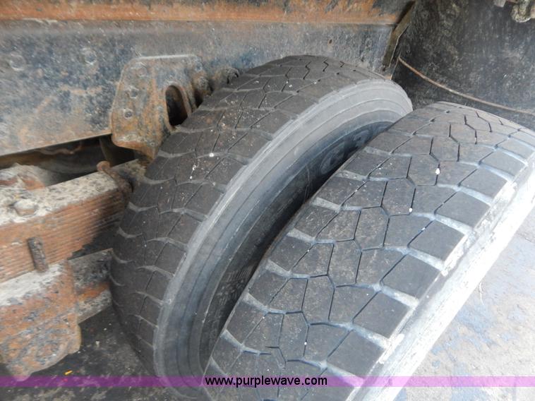 image for item G3485 1998 International 4900 tandem axle dump truck