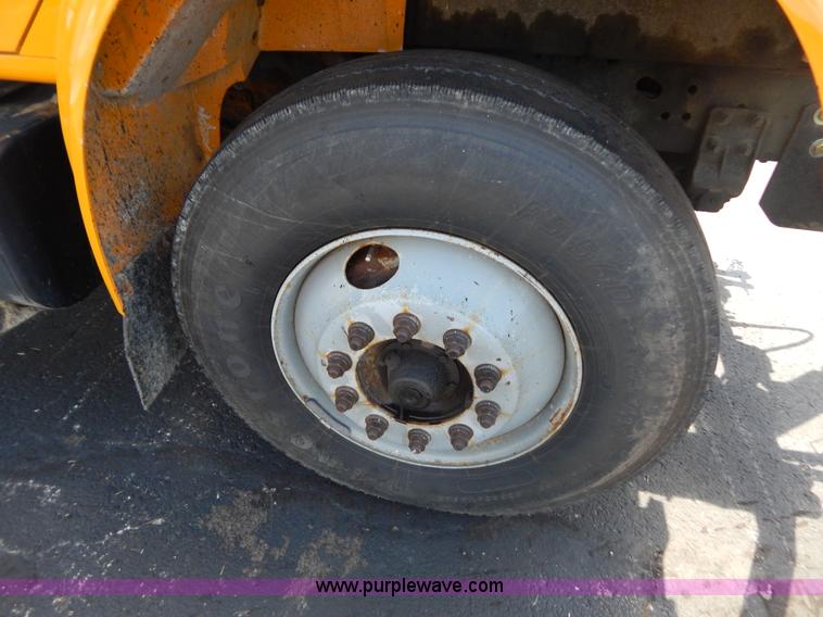 image for item G3485 1998 International 4900 tandem axle dump truck