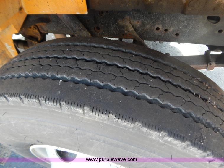 image for item G3485 1998 International 4900 tandem axle dump truck