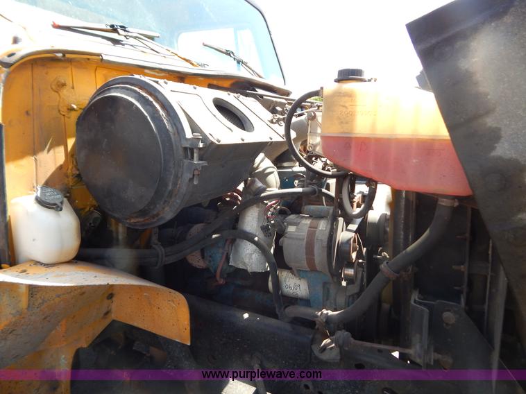 image for item G3485 1998 International 4900 tandem axle dump truck