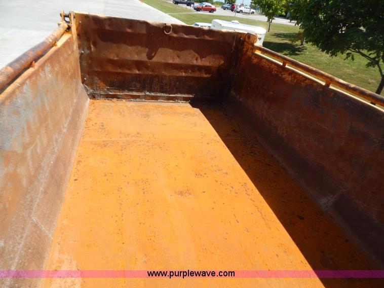 image for item G3485 1998 International 4900 tandem axle dump truck