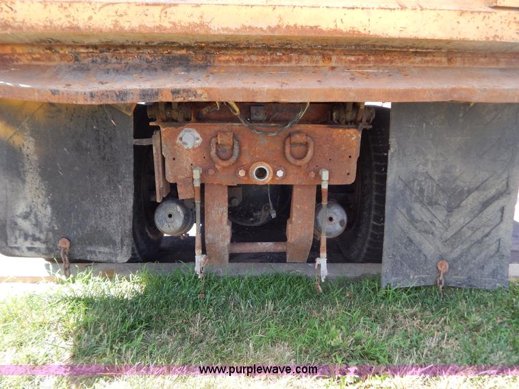 image for item G3485 1998 International 4900 tandem axle dump truck