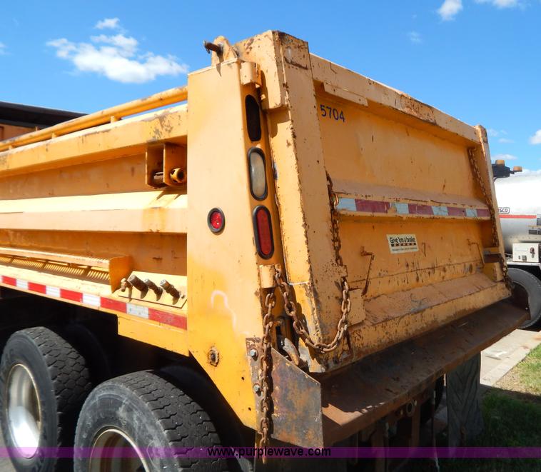 image for item G3485 1998 International 4900 tandem axle dump truck