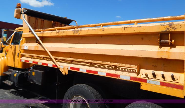 image for item G3485 1998 International 4900 tandem axle dump truck