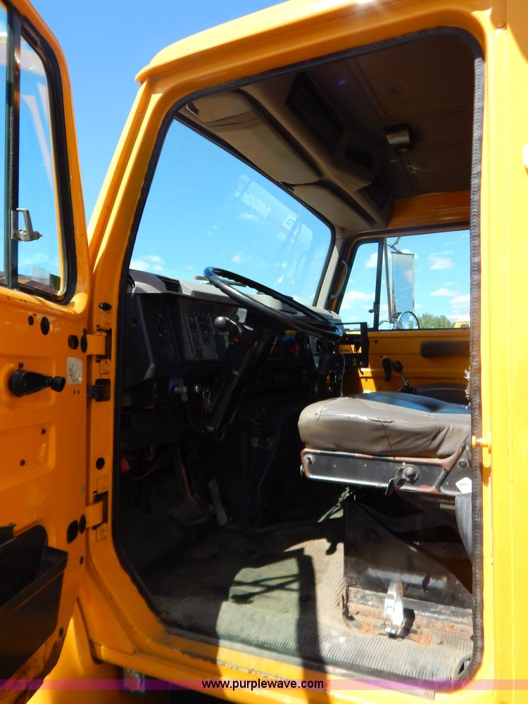 image for item G3485 1998 International 4900 tandem axle dump truck