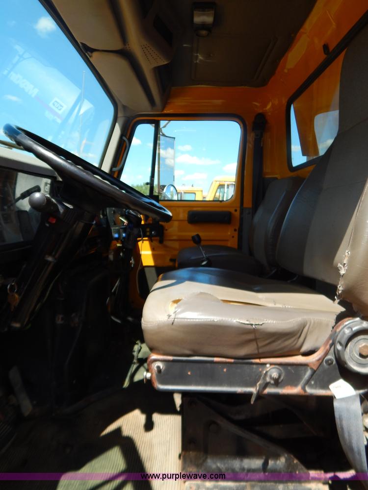 image for item G3485 1998 International 4900 tandem axle dump truck